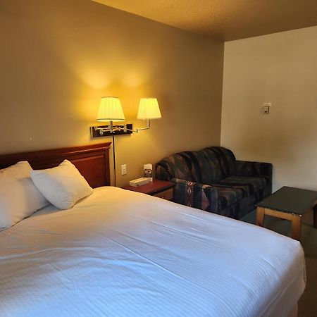 Waterton Lakes Lodge Resort Exterior photo