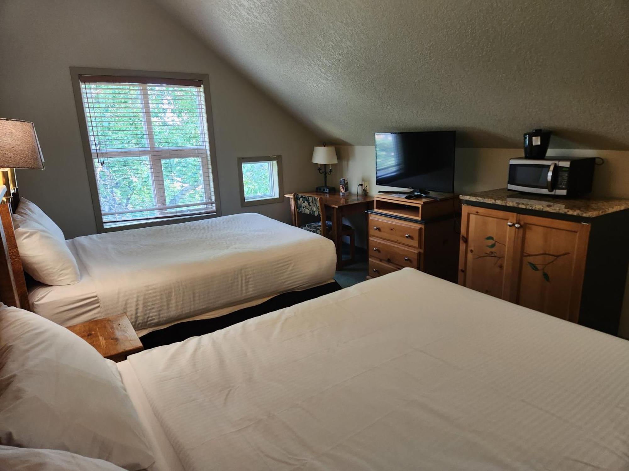 Waterton Lakes Lodge Resort Exterior photo