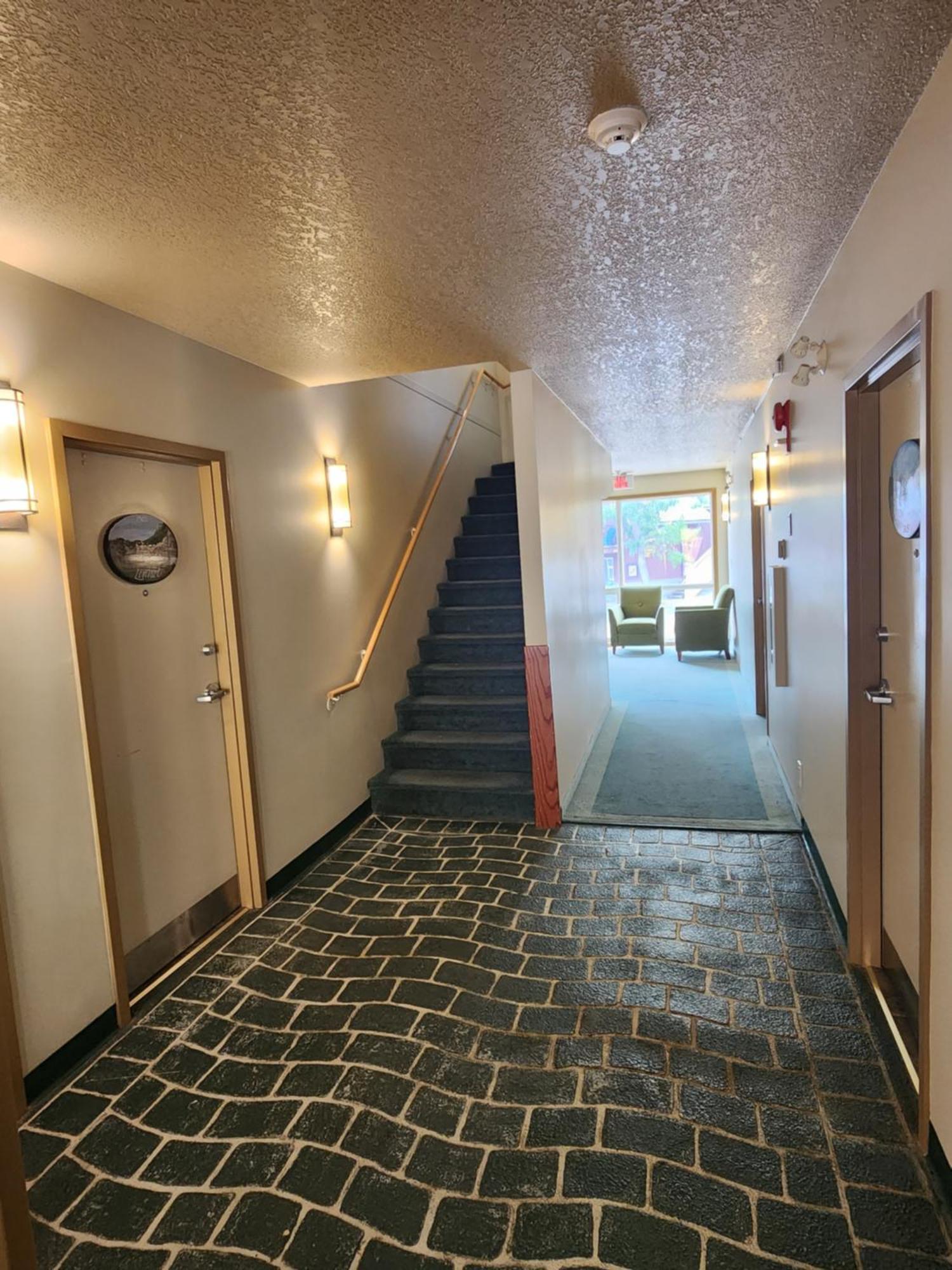 Waterton Lakes Lodge Resort Exterior photo