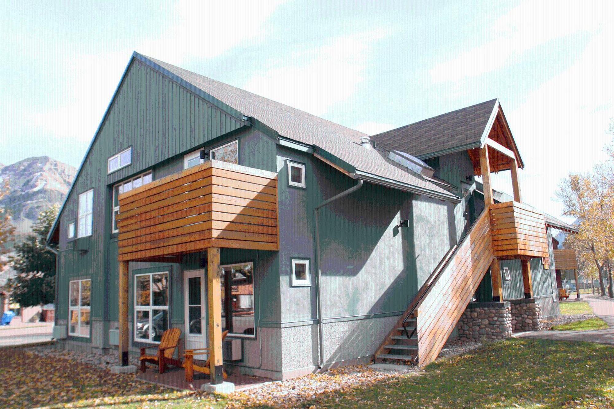 Waterton Lakes Lodge Resort Exterior photo