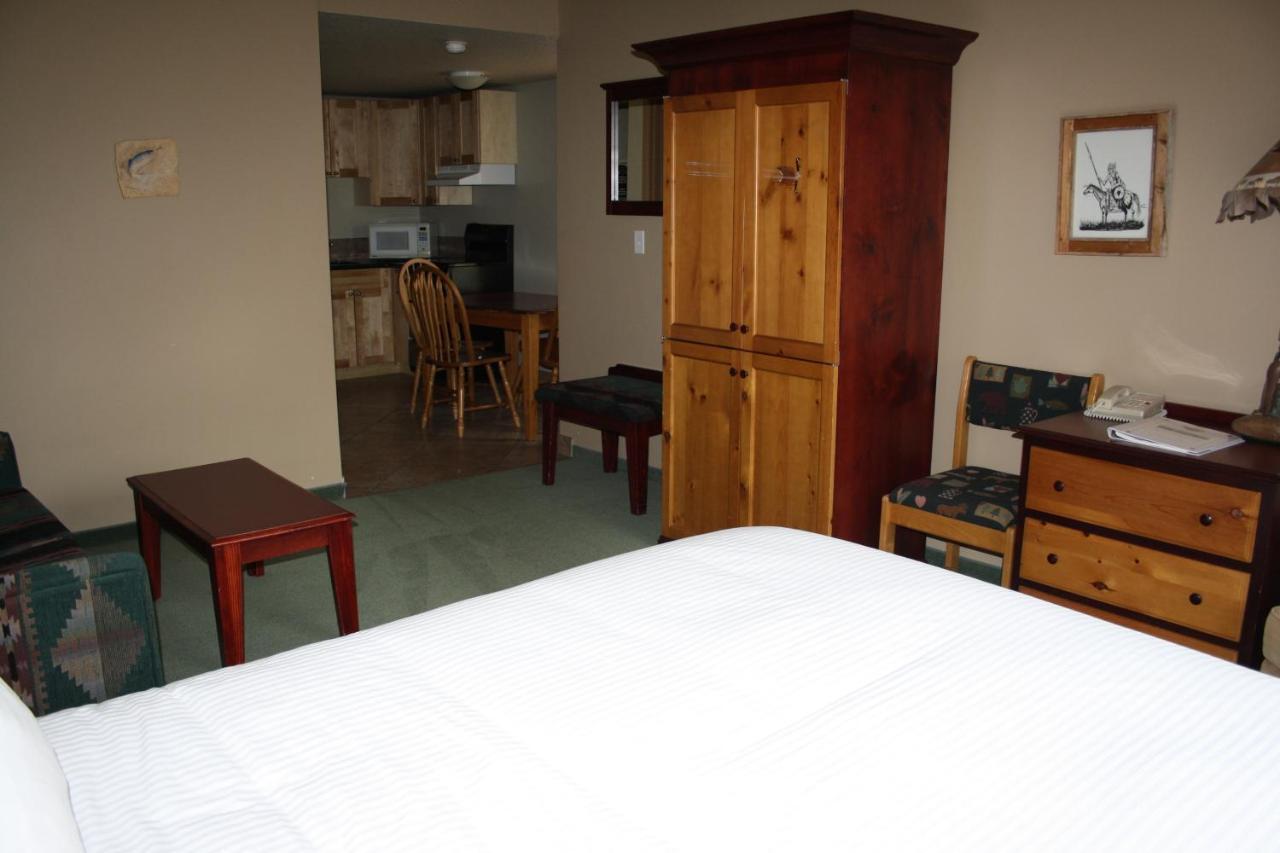 Waterton Lakes Lodge Resort Exterior photo