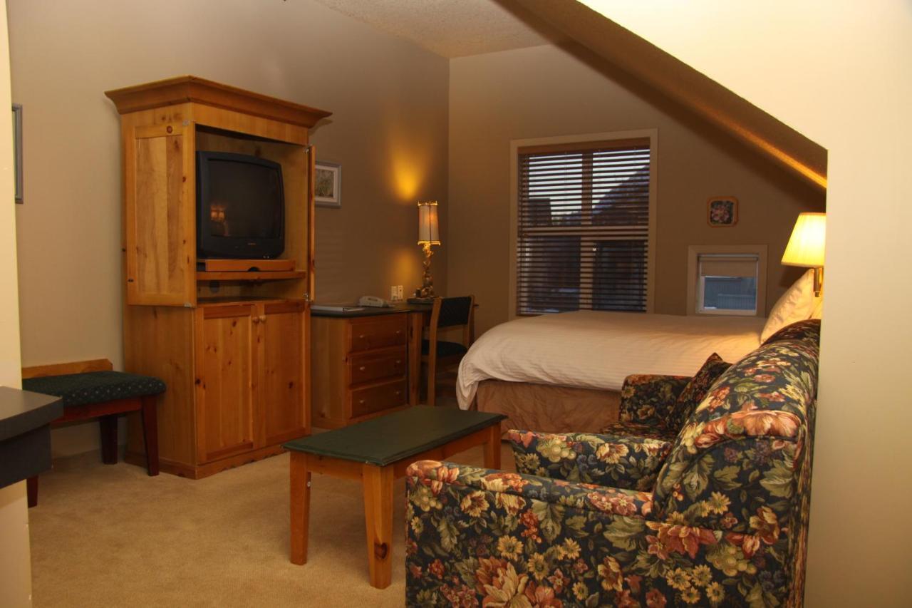 Waterton Lakes Lodge Resort Exterior photo